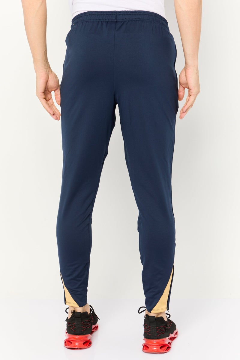 Nike بنطال كرة القدم الرجالي بتصميم ضيق مزين بشعار برشلونة، أزرق Navy - Image 2